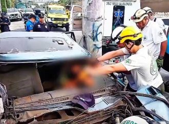 HOMBRE QUEDA ATRAPADO TRAS ACCIDENTE DE TRÁNSITO EN LOURDES, COLÓN