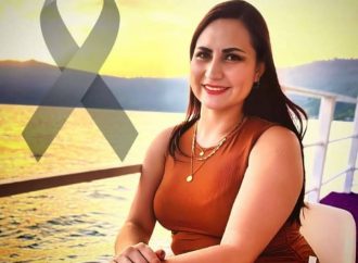 UNA JOVEN FALLECIÓ VICTIMA DE ENFERMEDAD Y SU PADRE PASÓ A RECIBIR EL DIPLOMA DE GRADUACIÓN EN LA UES DE SANTA ANA