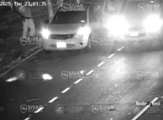 CAPTAN A OTRA PAREJA EN ACTOS INMORALES DENTRO DE VEHÍCULO EN SAN SALVADOR