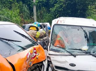 PERSONA RESCATADA TRAS APARATOSO ACCIDENTE EN CARRETERA DE SONSONATE A LOS NARANJOS