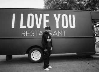 JADEN SMITH TRANSFORMA SU FOOD TRUCK SOLIDARIO EN UN RESTAURANTE GRATUITO PARA PERSONAS SIN HOGAR