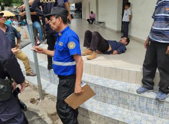 SUJETO DETENIDO POR ASALTO ARMADO A MUJER QUE SALÍA DE BANCO EN SANTA ROSA DE LIMA