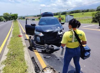ACCIDENTE EN DESVÍO AL CERRO VERDE DEJA CINCO PERSONAS LESIONADAS