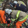 HOMBRE ES RESCATADO POR LA PNC TRAS CAER A UNA QUEBRADA EN LAS DELICIAS