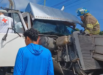 FUERTE ACCIDENTE DE TRÁNSITO EN AUTOPISTA A COMALAPA DEJA VARIOS LESIONADOS