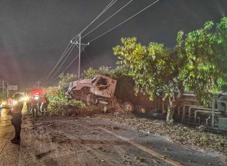 CAMIÓN CISTERNA SE VOLCÓ EN VALLE DULCE, APOPA Y PROVOCA RESTRICCIÓN VEHICULAR