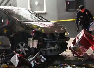 EN ESTADOS UNIDOS UN AUTOMOVIL SE ESTRELLÓ CONTRA SUPERMERCADO EN LOS ÁNGELES Y DEJA TRES PERSONAS FALLECIDAS