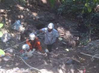 RESCATARON A UN HOMBRE QUE CAYÓ EN UN BARRANCO EN PUENTE NEGRO DE SAN MIGUEL