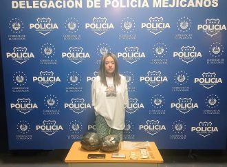 CAPTURARON A JOVENCITA CON PRESUNTA DROGA Y BÁSCULA DIGITAL EN AYUTUXTEPEQUE
