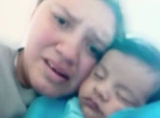BEBÉ CON BRONQUITIS ES DEPORTADO JUNTO A SU MADRE TRAS PERMANECER EN CENTRO DE DETENCIÓN