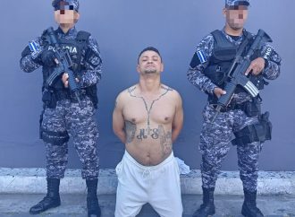 CAPTURAN A HOMBRE POR PRESUNTO TRÁFICO ILÍCITO TRAS ALLANAMIENTO EN EL SALVADOR