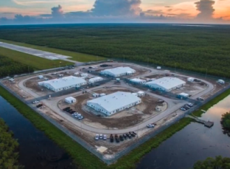 ORDENAN A ICE GARANTIZAR ACCESO A ABOGADOS PARA MIGRANTES EN CENTRO DE DETENCIÓN EN FLORIDA