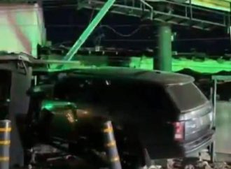 UN CONDUCTOR EN APARENTE ESTADO DE EBRIEDAD CHOCÓ CONTRA DOS VIVIENDAS EN ANTIGUO CUSCATLÁN