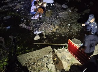 RESCATARON A MUJER DE 70 AÑOS TRAS CAER A BARRANCO EN SANTA ANA