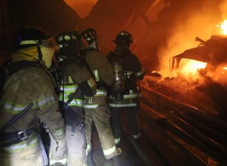 INCENDIO DE GRAN MAGNITUD AFECTA COMPLEJO DE BODEGAS EN AMATITLÁN, GUATEMALA
