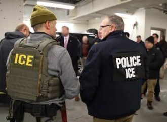 GOBIERNO DE TRUMP ADMITE ERROR EN DEMANDA SOBRE ARRESTOS EN TRIBUNALES DE INMIGRACIÓN