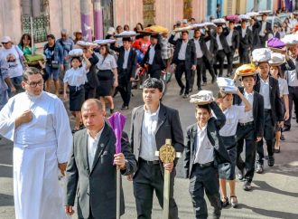 CHALCHUAPA VIVE LA TRADICIÓN DE LA “LAVADA DE ROPA DE JESÚS” EN LUNES SANTO