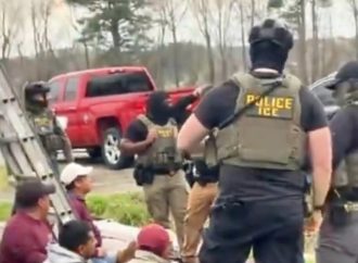 MUJER ES DETENIDA EN EE.UU. TRAS INTENTAR EVADIR PAGO A TRABAJADORES MIGRANTES UTILIZANDO AL ICE