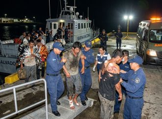 DIFUNDEN PRIMERA IMAGEN DE PESCADORES ECUATORIANOS RESCATADOS EN EL SALVADOR