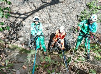 RESCATARON A UNA PERSONA TRAS CAER EN BARRANCO DE 15 METROS DE PROFUNDIDAD EN ILOBASCO
