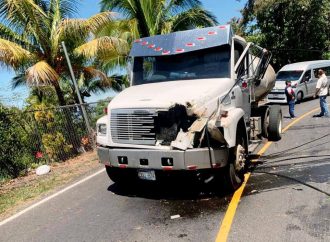 RASTRA PROVOCA ACCIDENTE VIAL Y HUYE EN CARRETERA BERLÍN–MERCEDES UMAÑA