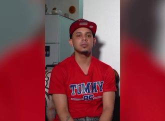 MIGRANTE VENEZOLANO DEMANDA A EE.UU. Y RECLAMA $1.3 MILLONES TRAS DEPORTACIÓN A EL SALVADOR
