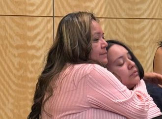 JUEZ ORDENA REGRESO A EE. UU. DE MADRE MEXICANA DEPORTADA PESE A PROTECCIÓN DACA