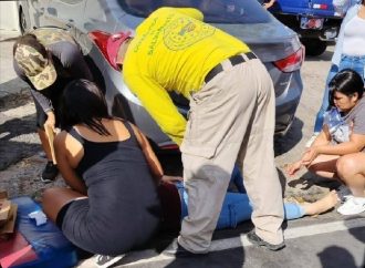 PASAJERA RESULTA GRAVEMENTE LESIONADA TRAS CAER DE COASTER EN APOPA