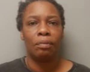 MUJER ES ARRESTADA POR QUEDARSE CON $20 MIL DEPOSITADOS POR ERROR EN ESTADOS UNIDOS