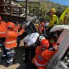 CONDUCTOR QUEDA ATRAPADO TRAS FUERTE CHOQUE EN CALLE ANTIGUA A NEJAPA