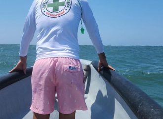 BUSCAN A PESCADOR DESAPARECIDO TRAS VOLCAMIENTO DE LANCHA EN BARRA DE SANTIAGO