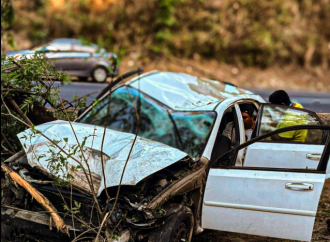 CONDUCTOR RESULTA LESIONADO TRAS ACCIDENTE EN LA CARRETERA DE ORO