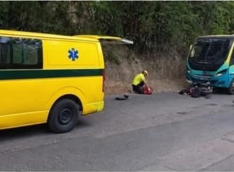 ESTUDIANTE DE 15 AÑOS MUERE TRAS CHOCAR CON AUTOBÚS EN CUSCATLÁN