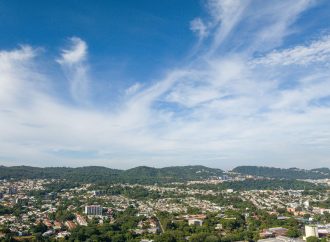 PRONOSTICAN VIENTO, CALOR Y LLUVIAS PARA INICIO DE SEMANA EN EL SALVADOR