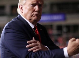 TRUMP ASISTE A LA CORTE SUPREMA EN HISTÓRICA AUDIENCIA SOBRE CIUDADANÍA POR NACIMIENTO