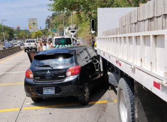 HOMBRE RESULTA LESIONADO TRAS ACCIDENTE DE TRÁNSITO EN CARRETERA AL PUERTO DE LA LIBERTAD