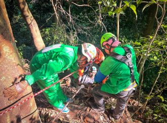 RECUPERAN CUERPO DE HOMBRE QUE CAYÓ A BARRANCO EN MEJICANOS