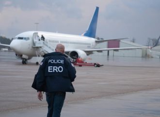 EE.UU. ACUERDA DEPORTAR MIGRANTES A LA REPÚBLICA DEMOCRÁTICA DEL CONGO BAJO ESQUEMA DE “ACOGIDA TEMPORAL”