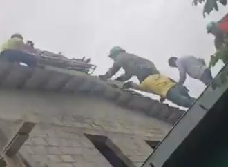 SOCORRISTAS ATENDIERON UNA EMERGENCIA POR UN TRABAJADOR QUE SUFRIÓ UNA DESCARGA ELÉCTRICA EN UNA COLONIA DE SONSONATE