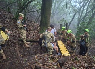 EVACÚARON A UNA PERSONA CON PROBLEMAS DE SALUD DE UN SENDERO DEL CERRO VERDE, SANTA ANA