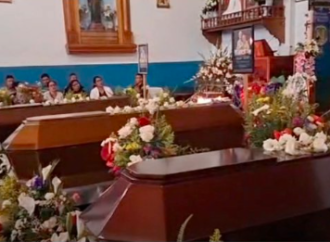 ÚLTIMO ADIÓS A LAS HERMANAS AGUIRRE VIANA Y SU MOTORISTA TRAS TRÁGICO ACCIDENTE