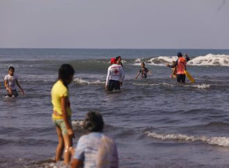 CRUZ ROJA SALVADOREÑA REPORTA AL MENOS SEIS RESCATES ACUÁTICOS EN PLAYA EL MAJAHUAL EN LA LIBERTAD