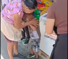 DISTURBIOS ENTRE VENDEDORES Y AGENTES DEL CAM DE SAN SALVADOR DEJÓ VARIOS AFECTADOS POR GASES LACRIMÓGENOS ENTRE LOS QUE ESTA UN NIÑO