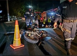 FUERTE ACCIDENTE EN QUEZALTEPEQUE DEJA A JOVEN LESIONADO