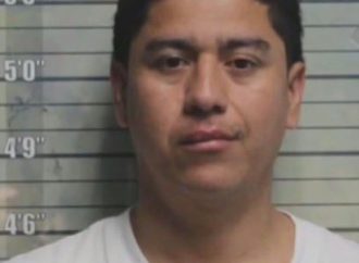 ICE ORDENA DEPORTACIÓN DE PRESUNTO MIEMBRO DE LA MS-13 ACUSADO DE ASESINATO EN EL SALVADOR