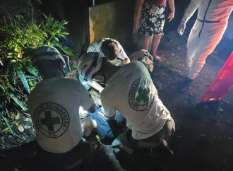 HOMBRE RESULTA GRAVEMENTE LESIONADO TRAS SER ATROPELLADO EN SANTA ANA; CONDUCTOR SE DA A LA FUGA