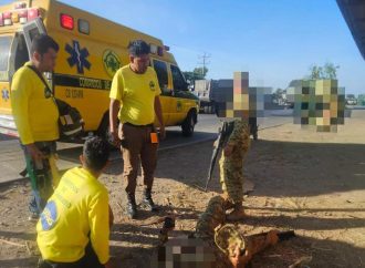 CHOQUE ENTRE VOLQUETA Y VEHÍCULO DEJA A SOLDADO HERIDO EN SONSONATE