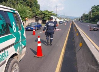 MOTOCICLISTA DE 18 AÑOS MUERE TRAS CHOCAR CONTRA CAMIÓN EN CARRETERA A SONSONATE