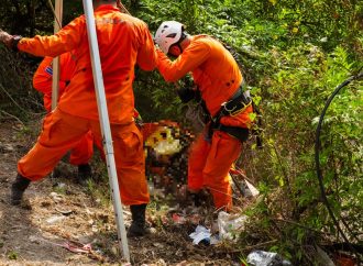RESCATARON A UN HOMBRE TRAS CAER EN UNA QUEBRADA EN SAN SALVADOR