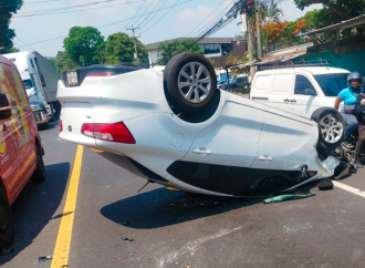 ACCIDENTE MÚLTIPLE DEJA CINCO LESIONADOS EN ILOPANGO